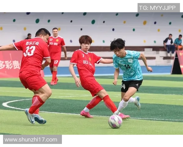 足球明星进场视频模仿秀带你感受赛场激情与魅力的完美结合