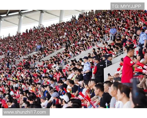 热爱运动的足球明星们如何在赛场内外展现激情与活力 热爱运动的足球明星们如何在赛场内外展现激情与活力