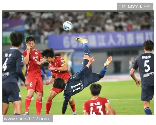 足球明星化妆后登场踢球展现独特风格与魅力的精彩瞬间 足球明星化妆后登场踢球展现独特风格与魅力的精彩瞬间